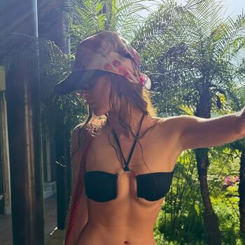 Full leaked Larsen thompson private onlyfans photo