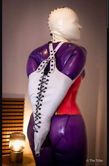 Full leaked Latex fetish private onlyfans photo