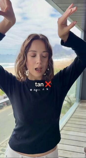 Full leaked Laufey lin private onlyfans photo