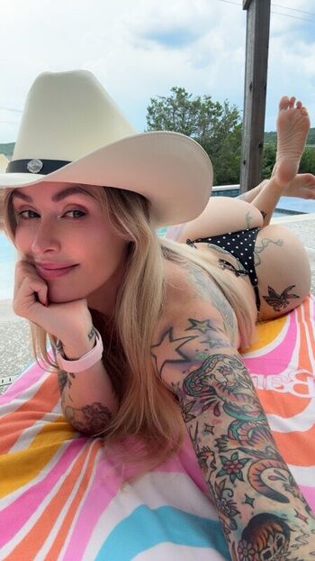 Full leaked Laura lux private onlyfans photo