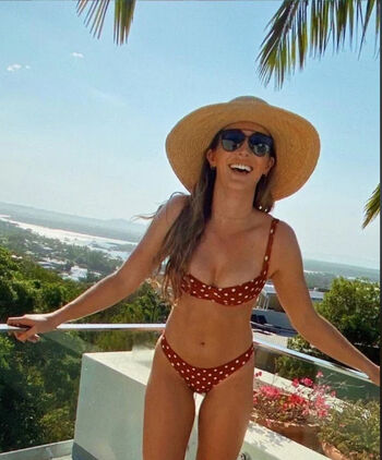 Full leaked Laura robson page private onlyfans photo