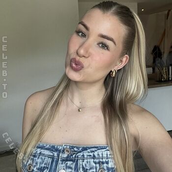 Full leaked Laura ski private onlyfans photo