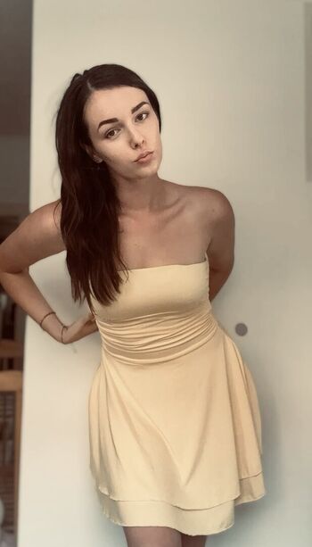 Full leaked Laurasidorjak private onlyfans photo