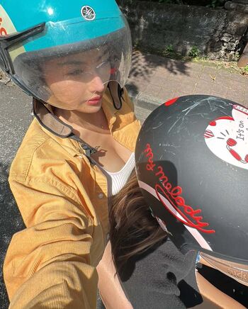 Laurensia Ineke Lrnsiakke ????????