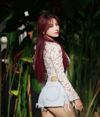 Laurensia Ineke Lrnsiakke ????????