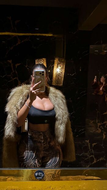 Full leaked Laurgmzz private onlyfans photo