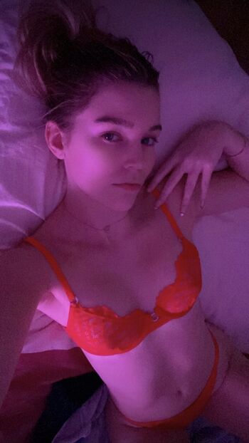 Full leaked Lauriefvr private onlyfans photo