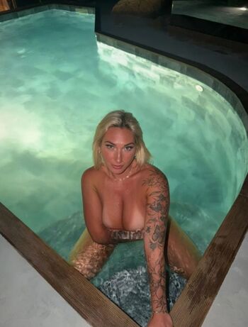 Full leaked Laurine private onlyfans photo