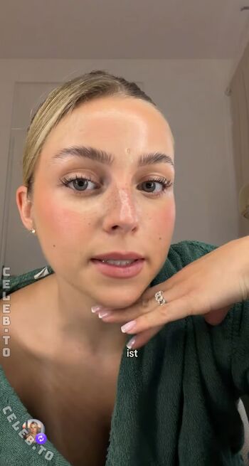 Full leaked Lea breuer page private onlyfans photo