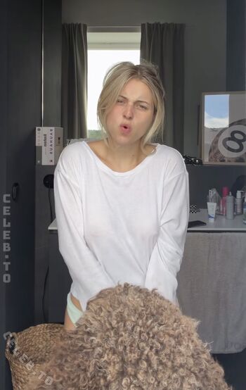 Full leaked Lea breuer page private onlyfans photo