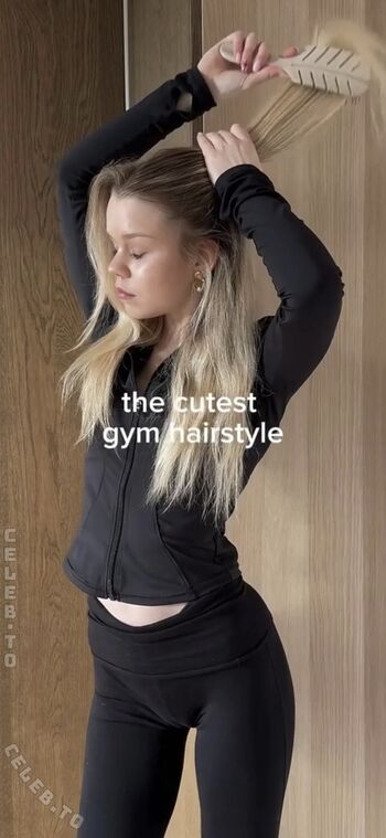 Full leaked Lea peach private onlyfans photo