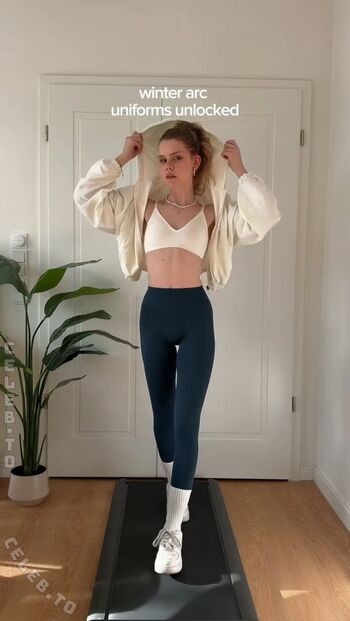 Full leaked Lea peach private onlyfans photo