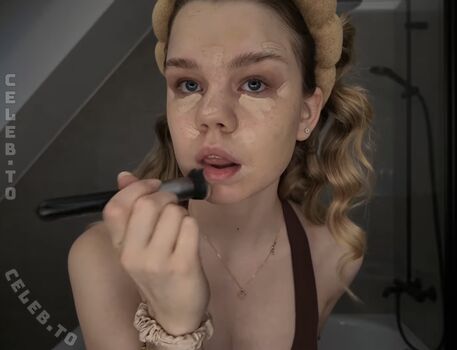 Full leaked Lea peach private onlyfans photo
