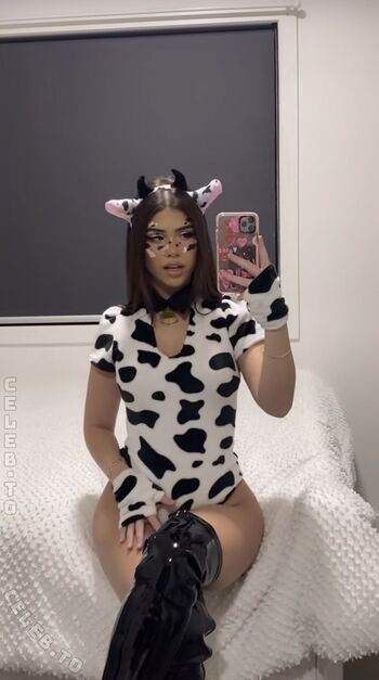 Full leaked Leah halton page private onlyfans photo