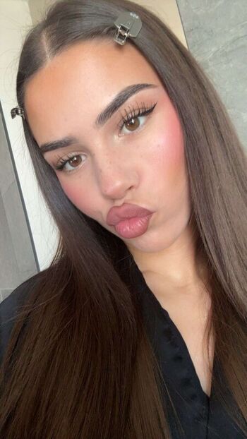 Full leaked Leah halton page private onlyfans photo