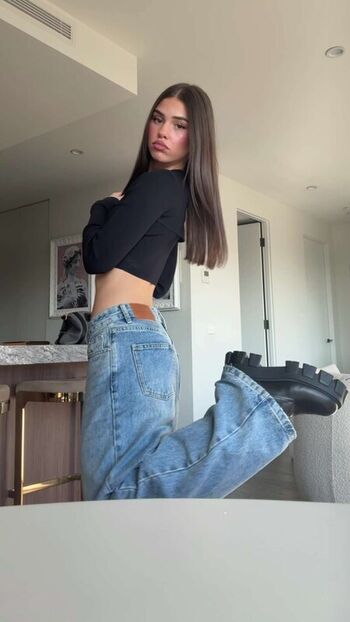 Full leaked Leah halton private onlyfans photo