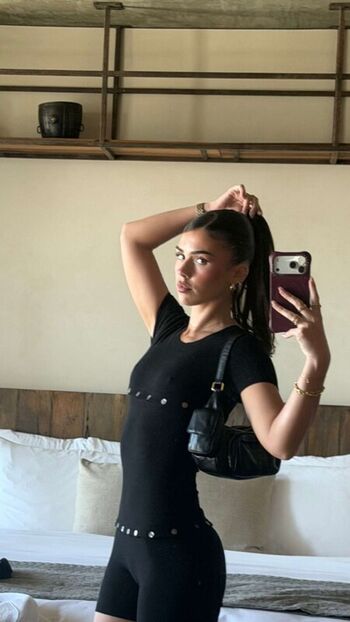 Full leaked Leah halton page private onlyfans photo