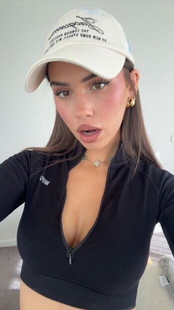 Full leaked Leah halton page private onlyfans photo