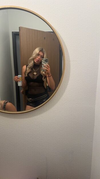 LeilaLovesCash