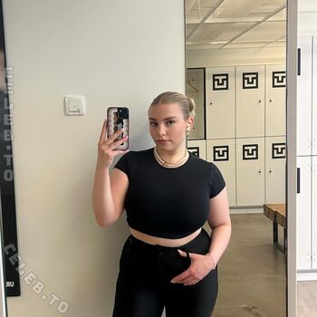 Full leaked Lenadenisee private onlyfans photo