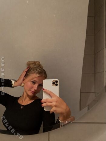 Full leaked Leni zkm private onlyfans photo