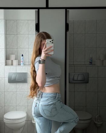 Full leaked Leonieeeeee private onlyfans photo