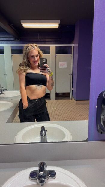 Full leaked Lexi a  page private onlyfans photo