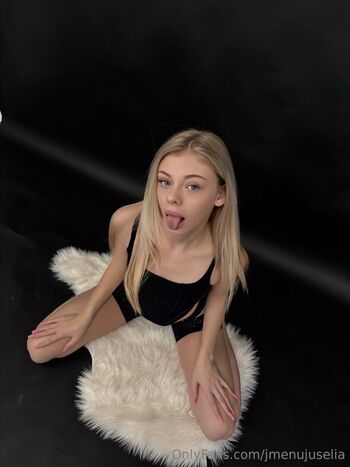 Full leaked Lia luxe private onlyfans photo