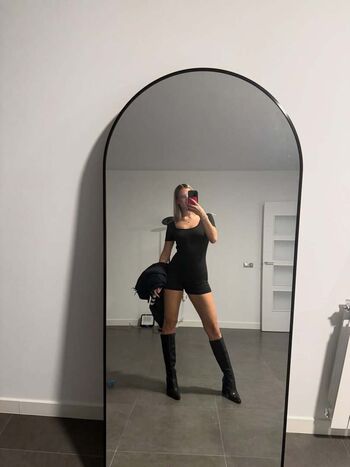 Lia Sikora - @ liasikora