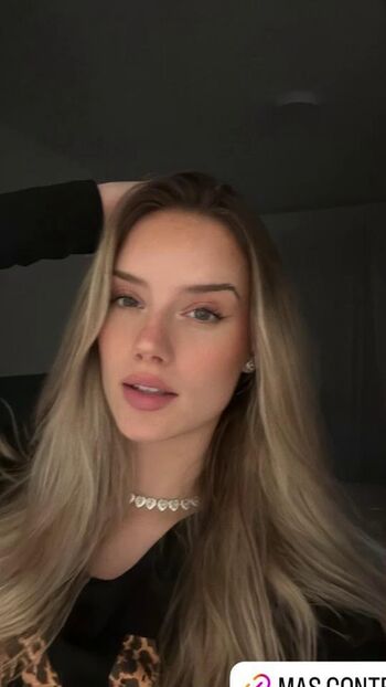 Lia Sikora - @ liasikora