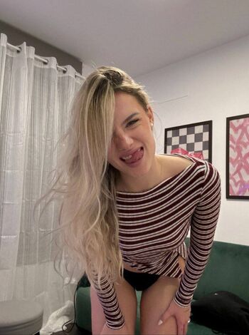 Lia Sikora - @ liasikora