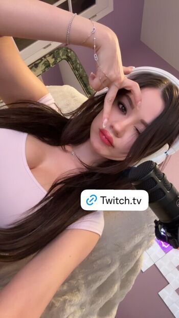 Full leaked Lilchiipmunk page private onlyfans photo