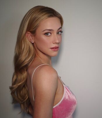 Lili Reinhart