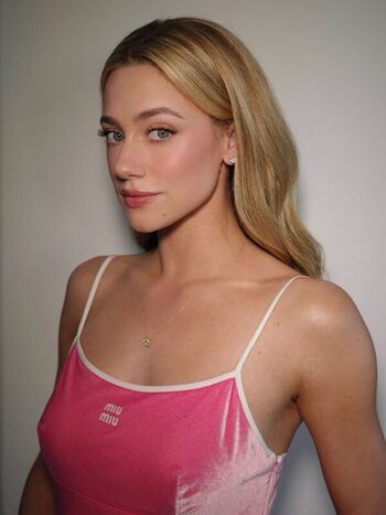 Lili Reinhart