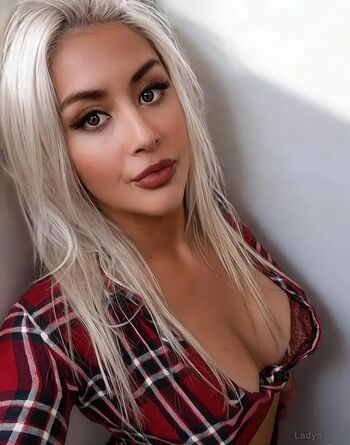 Full leaked Lililash private onlyfans photo