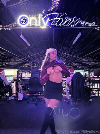Full leaked Lillyellexo private onlyfans photo