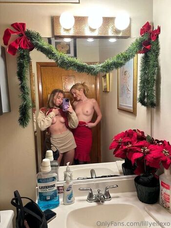 Full leaked Lillyellexo private onlyfans photo