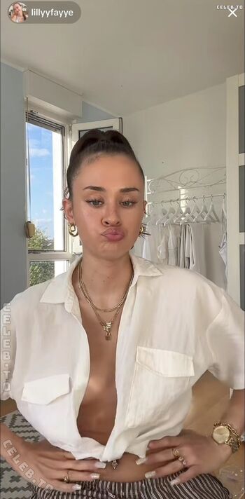 Full leaked Lillyfayye page private onlyfans photo