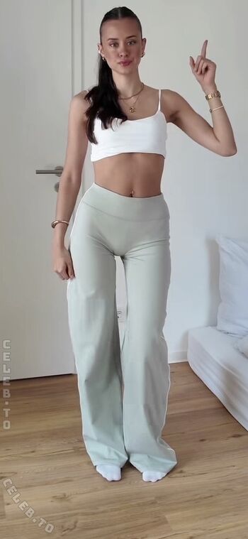 Full leaked Lillyfayye private onlyfans photo