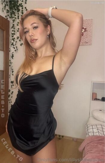 Full leaked Lillyslittlepalace private onlyfans photo