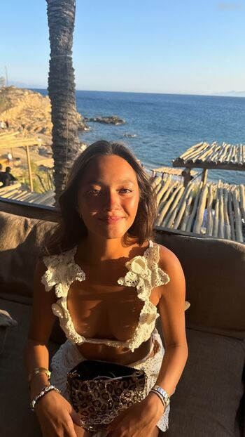 Full leaked Lily chee page private onlyfans photo