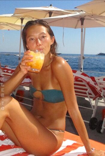Full leaked Lily chee page private onlyfans photo