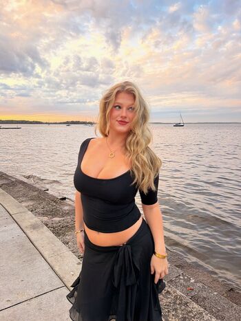 Full leaked Lily wright private onlyfans photo