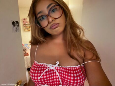 Full leaked Lilyluvrr private onlyfans photo