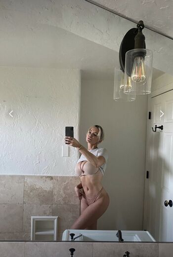 Full leaked Lindsay pelas page private onlyfans photo