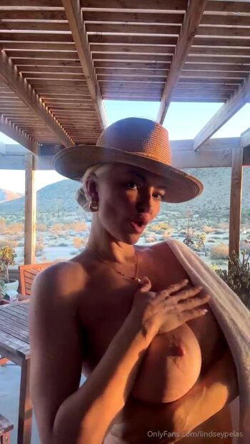 Full leaked Lindsey pelas page private onlyfans photo