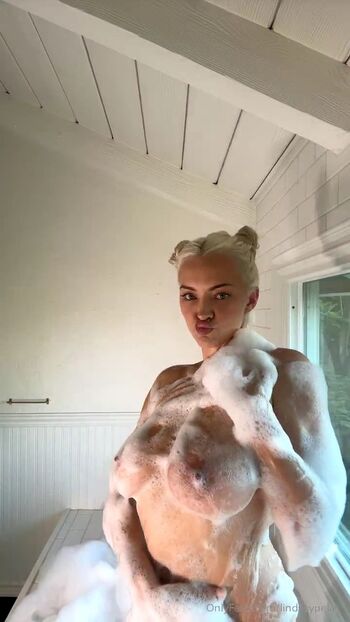 Full leaked Lindsey pelas private onlyfans photo
