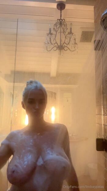 Full leaked Lindsey pelas private onlyfans photo