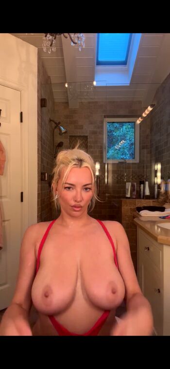 Full leaked Lindsey pelas page private onlyfans photo