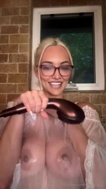 Full leaked Lindsey pelas page private onlyfans photo